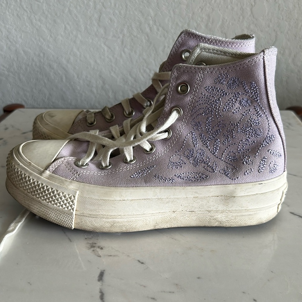Women platform converse
